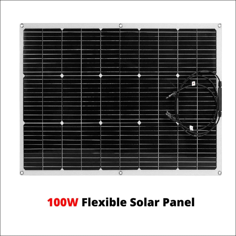 Flexibles 100-w-solarmodul mit einem gitter aus photovoltaischen zellen und angeschlossenem kabel.