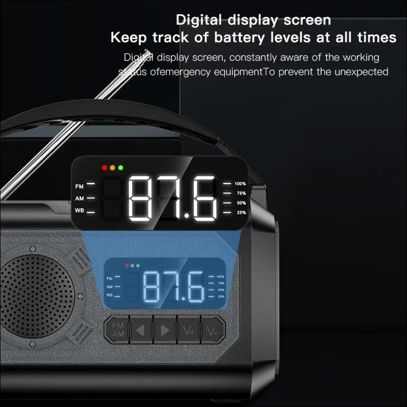 Tragbares notfunkgerät mit digitalem display zur anzeige von batteriestand und frequenzinformationen.