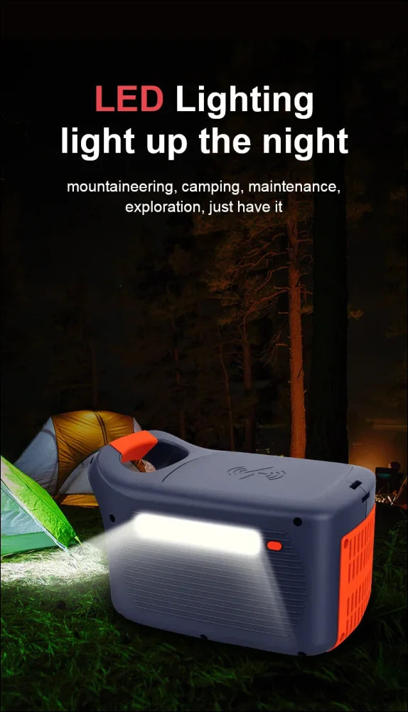 Tragbare led-campinglampe, die eine dunkle szene im freien erhellt.