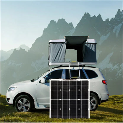 Auto mit solarmodul auf dem dach und 50w solarpanel kit 12v flexibel monokristallin