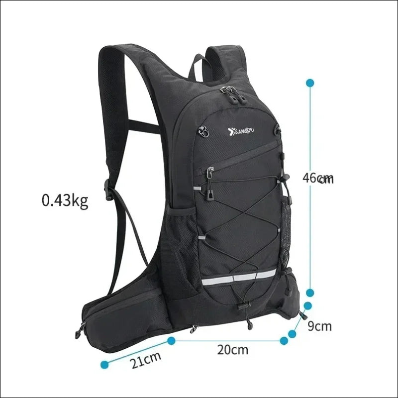 Schwarzer outdoor-rucksack mit mehreren fächern und riemen.