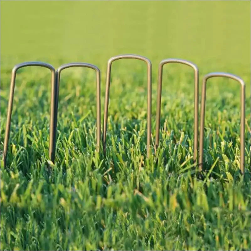 U-shaped metallic pegs for groundsheets