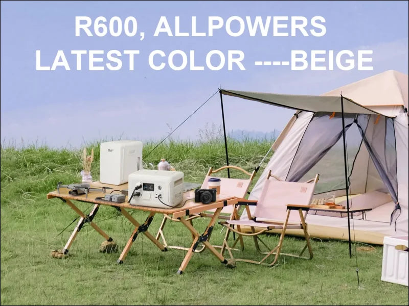 Beige Campingzelt mit Allpowers R600 Generator, 400W max, in grünem Grasbereich