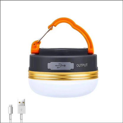 Tragbare led-campinglaterne mit usb-ladefunktion und orangefarbenem griff.