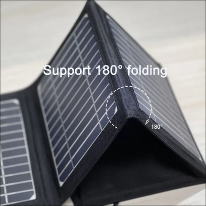 Faltbares solarpanel mit 180-grad-faltbarkeit.