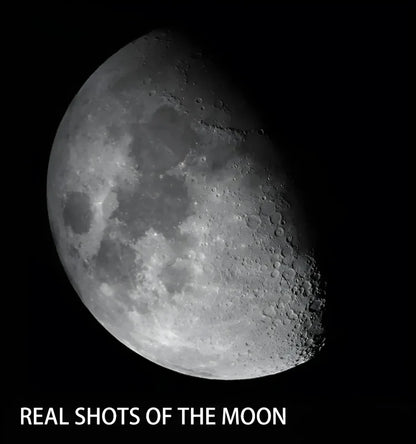 Abnehmender gibbouser mond mit sichtbaren kratern und oberflächenmerkmalen.