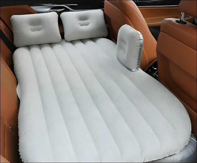 Selbstaufblasendes bett mit kissen im auto, perfekte automatische luftmatratze für camping