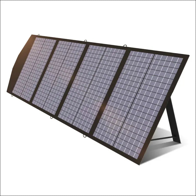 Faltbares 400-w-solarpanel vor weißem hintergrund für den außenbereich