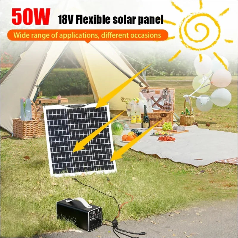 Flexibles monokristallines solarmodul 50 w mit hoher effizienz auf dem boden platziert