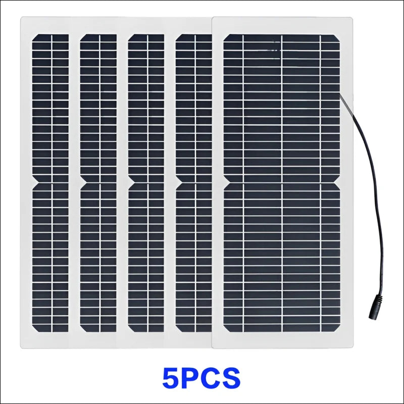 Nahaufnahme eines tragbaren solarpanels zum schnellen aufladen ihres handys