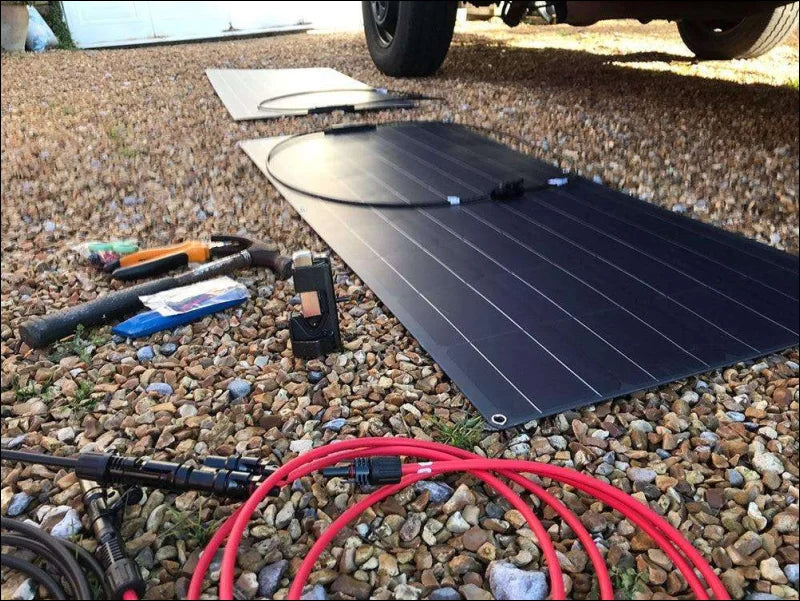 Solarladegerät flexibles solarpanel kit installation auf auto – power für unterwegs!