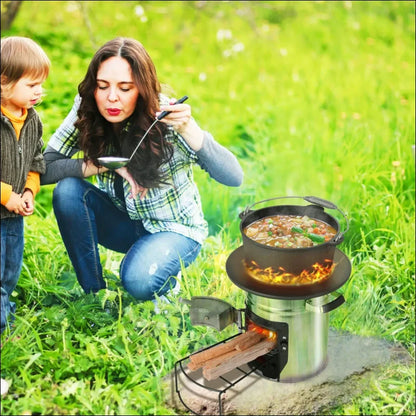 Tragbarer campingkocher, auf dem ein topf mit essen kocht.