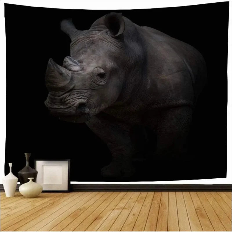 Vivid rhino tapestry – afrikanische graslandschaft mit einem rhinozeros im dunkeln