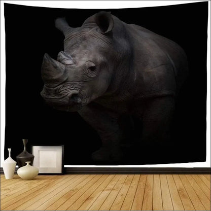 Vivid rhino tapestry – afrikanische graslandschaft mit einem rhinozeros im dunkeln