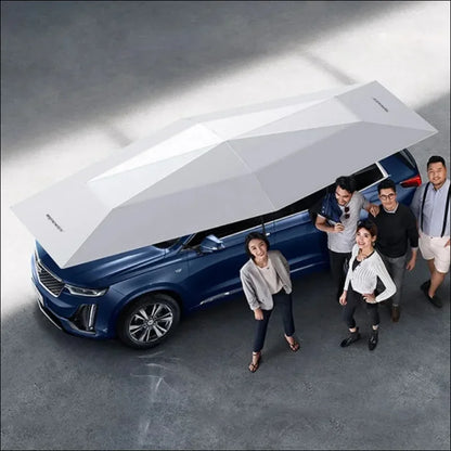 Oversized weiße Automarkise schützt blauen Wagen und Menschen, ideal für automatische Automarkisen