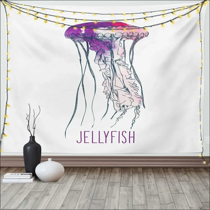 Künstlerischer wandteppich mit einer farbenfrohen quallenillustration und dem wort ’jellyfish’ darunter.