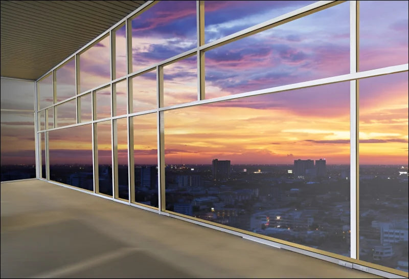 Fenster-silhouette mit stadt-ausblick, sonnenstrahl wandteppich für urbanes wohngefühl