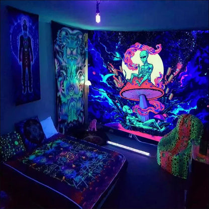 Ein zimmer mit bett und gemälde, geschmückt mit einem psychedelischen lichtteppich - baum des lebens