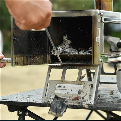 Ein mann nutzt einen der ultimative holzofen für outdoor-abenteuer! Zum grillen