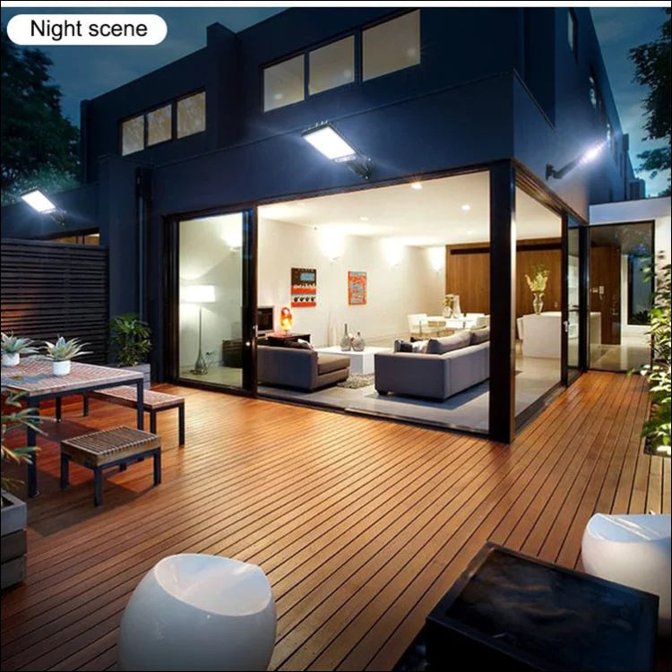 Ein großer deck mit couch und tisch beleuchtet von top outdoor solarleuchten mit bewegungssensor